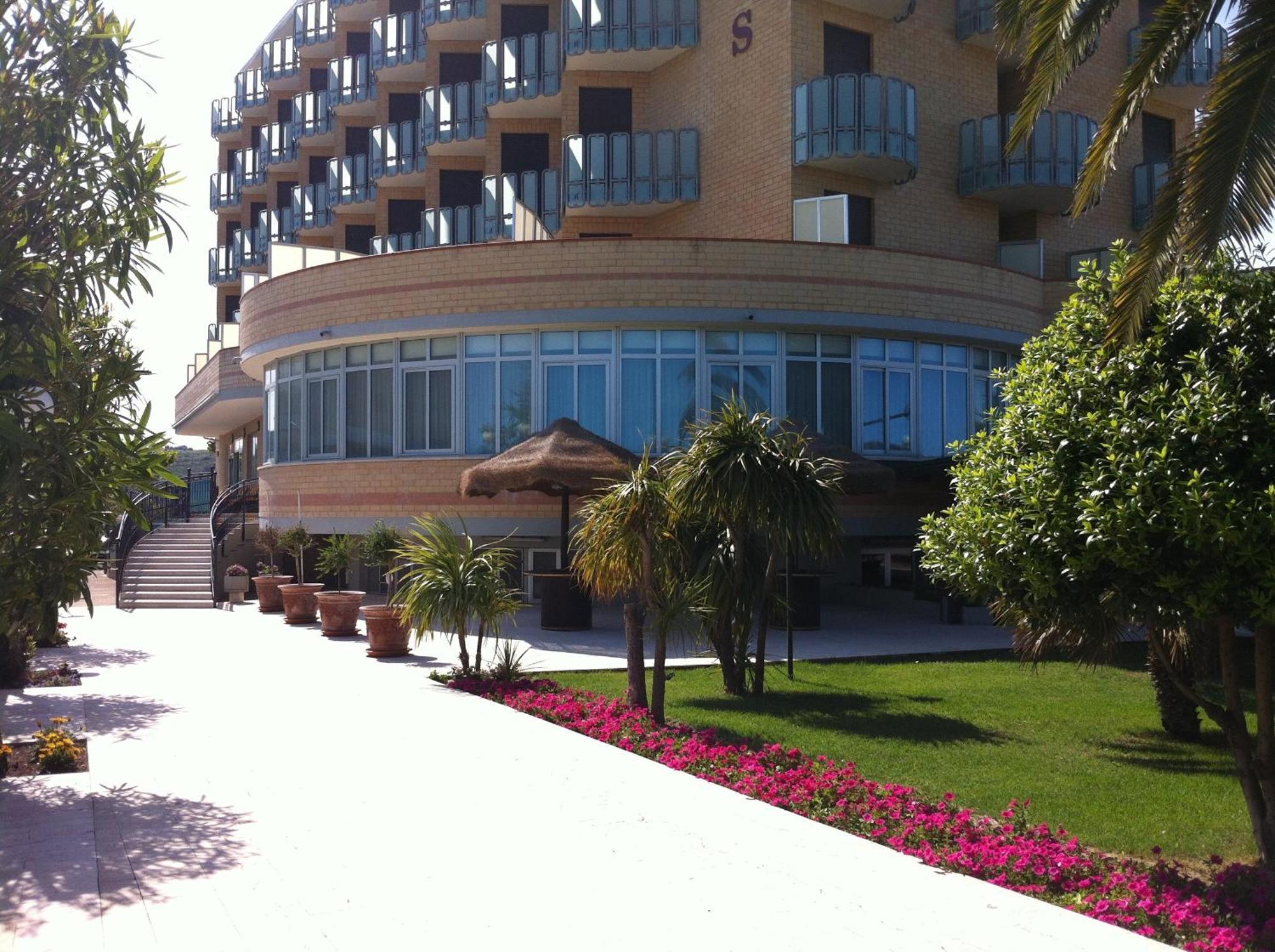 Hotel Maxim'S Martinsicuro Exterior photo
